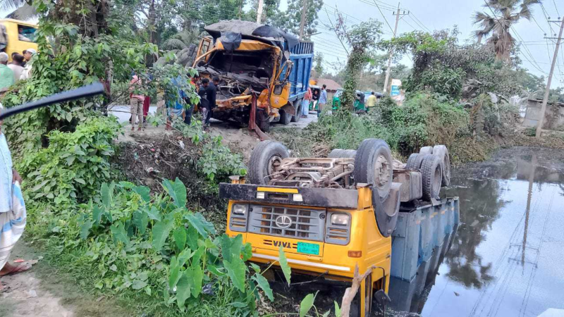 নোয়াখালীতে দাঁড়িয়ে থাকা ট্রাকে বালুভর্তি ট্রাকের ধাক্কা, নিহত দুই